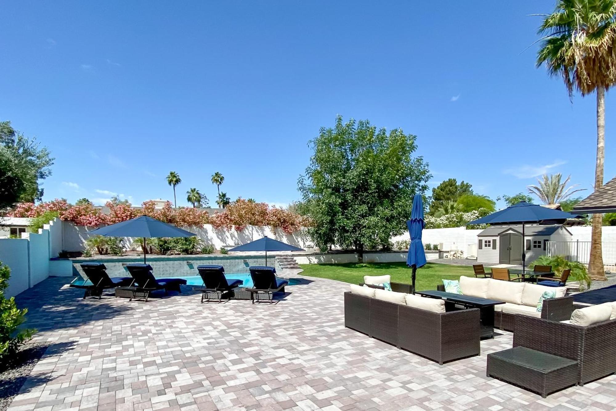 Holiday home Sunny With Heated Pool And Patio
